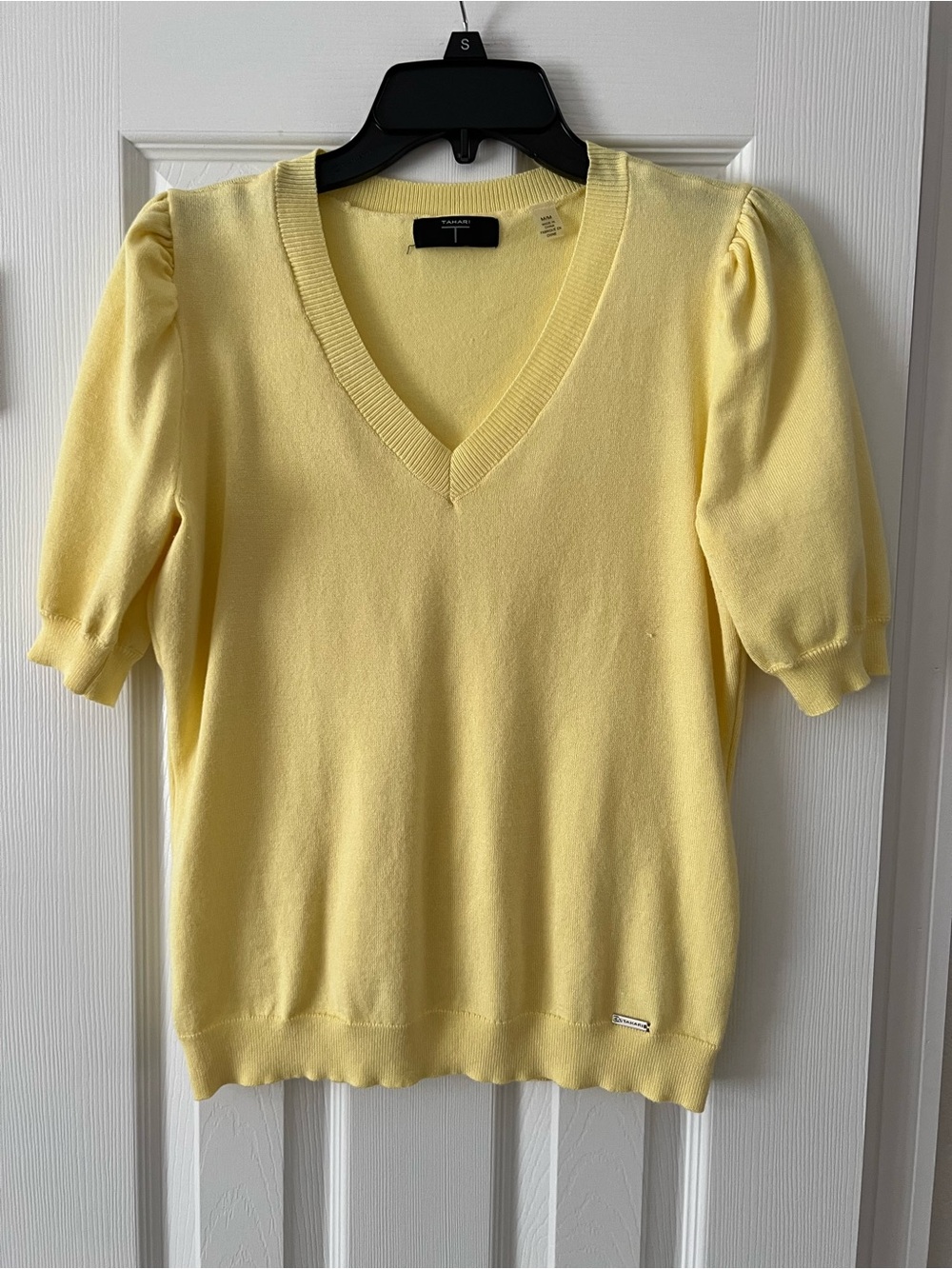 Light Yellow V-Neck Short Sleeve Sweater